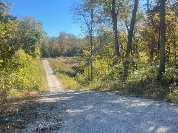 1396 Ski Club Rd, Greenville, IL 62246