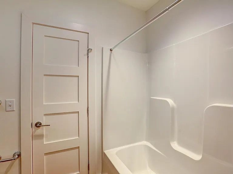 304A E Grace St #203 — Photo 11