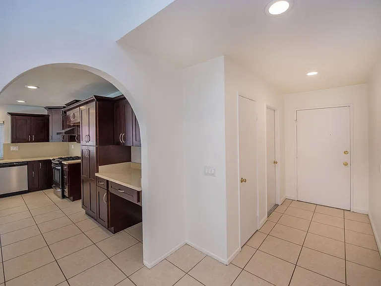 4395 Avenida De Las Flores — Photo 6