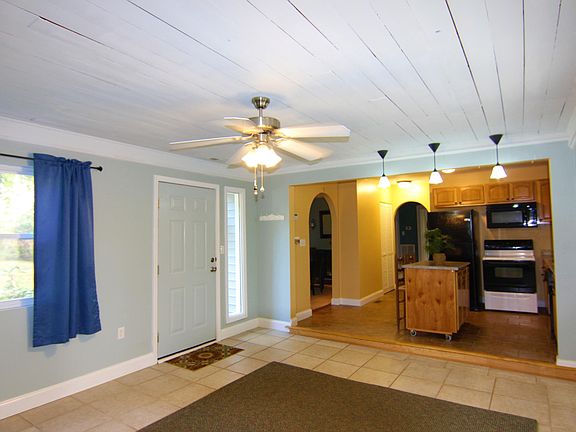 4th image of 2406 NE Highland Dr