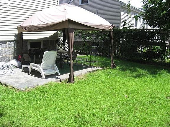 5th image of 139 S Walnut St #139
