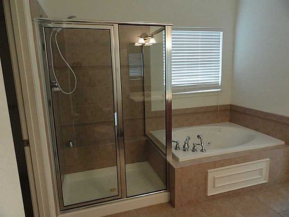 5th image of 303 Birkdale Dr