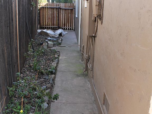 3rd image of 2111 Royal Oaks Dr