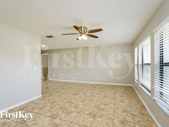 2nd image of 302 SE 15th St