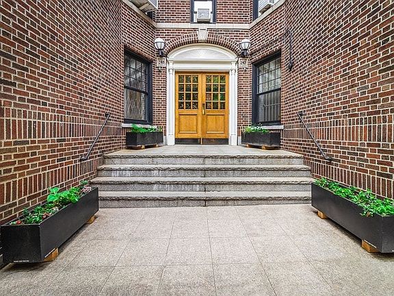5th image of 240 Waverly Pl #6C