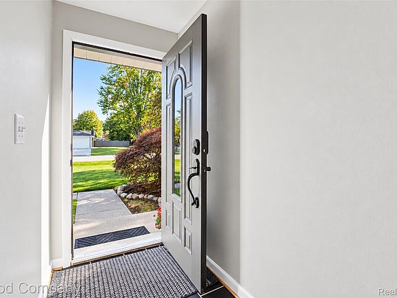 5th image of 1115 Torpey Dr