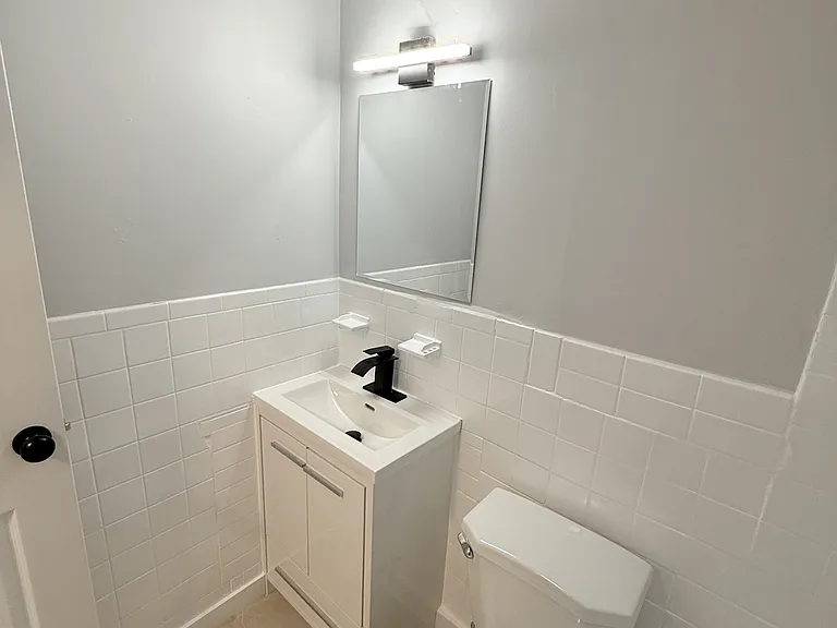 1989 Wyandotte St W #106 — Photo 9