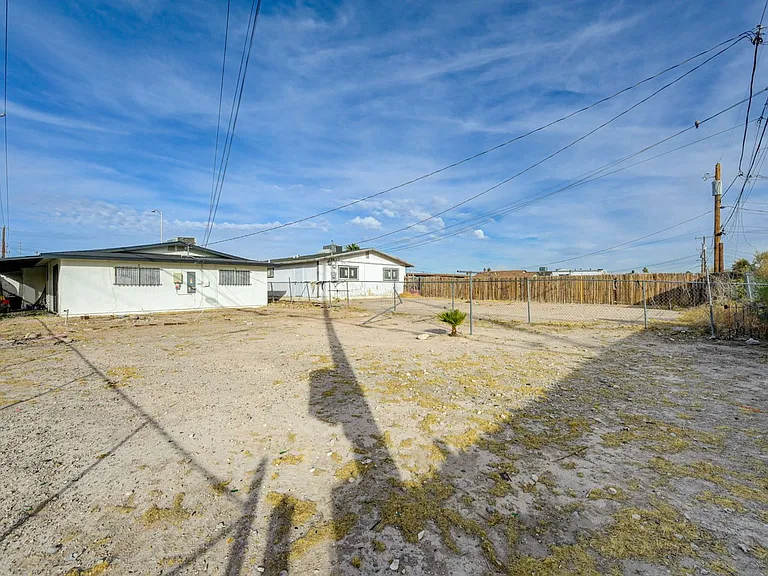 893 W Bartlett Ave — Photo 36