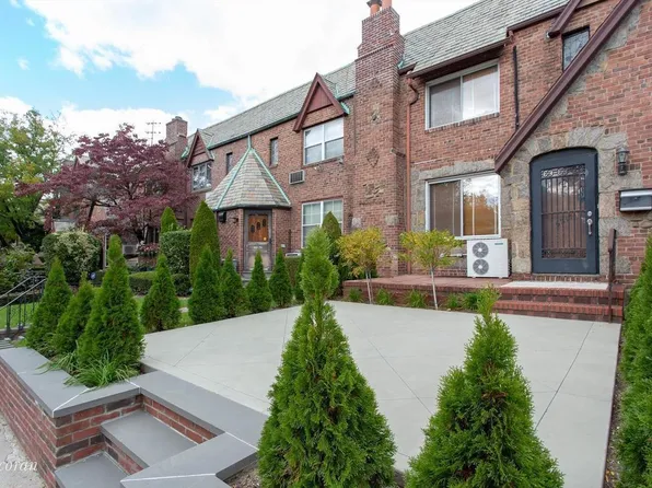 6217 Alderton St, Rego Park, NY 11374