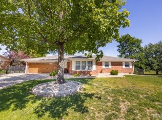 214 Winthrop Dr, Belleville, IL 62221