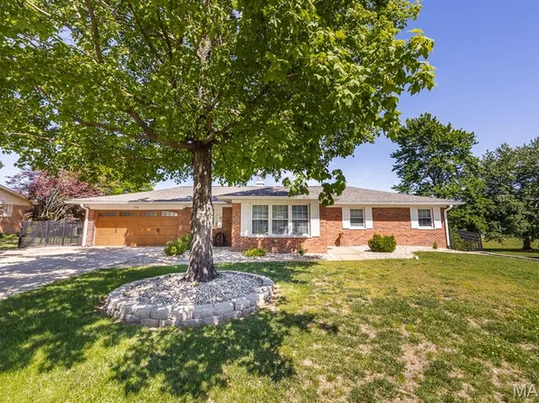 214 Winthrop Dr, Belleville, IL 62221