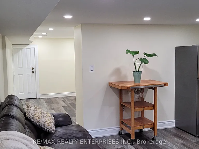 65A Chambers Ave — Photo 3