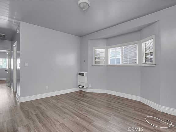 5th image of 914 W 41st St