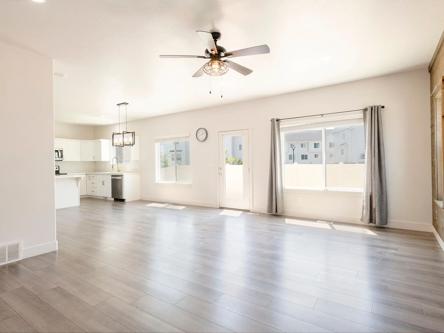 6 bed, 3.5 bath, 3000 sqft, $3,200 — Photo 4