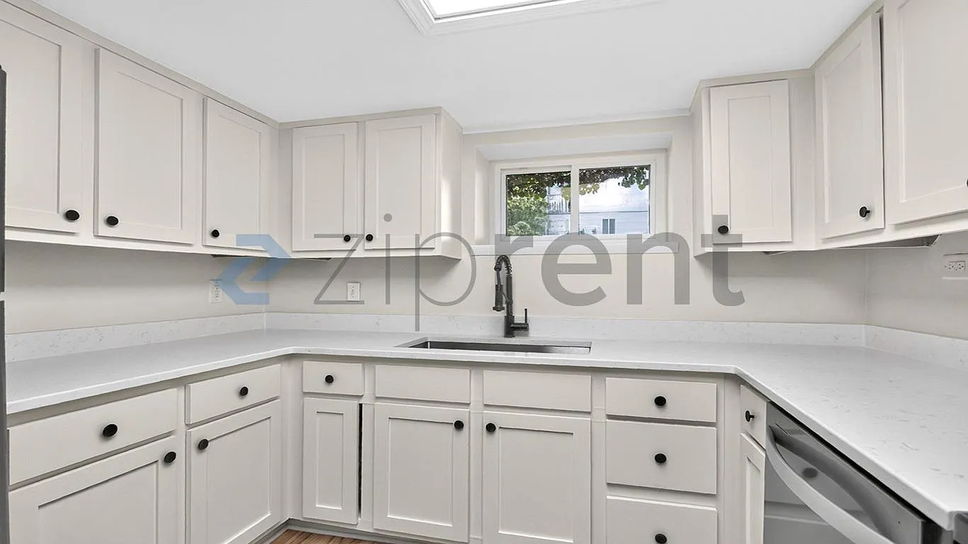 3 bed, 1472 sqft, $2,100 — Photo 3