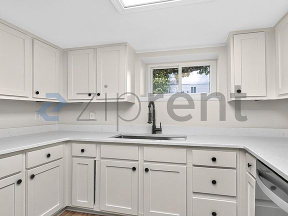 3rd image of 21 Vaughns Gap Rd APT 14