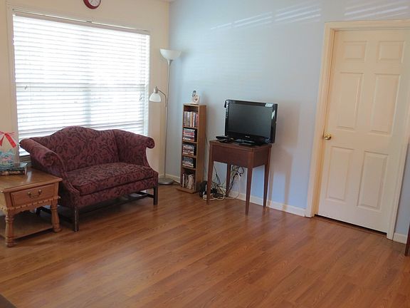 5th image of 103 Jamie Ct