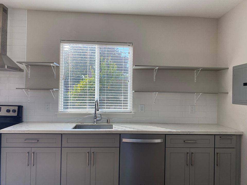 Kitchen with Quartz countertop