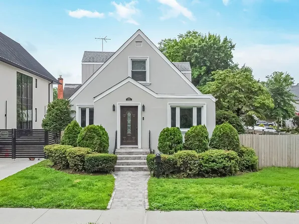 148-02 3rd Ave, Whitestone, NY 11357