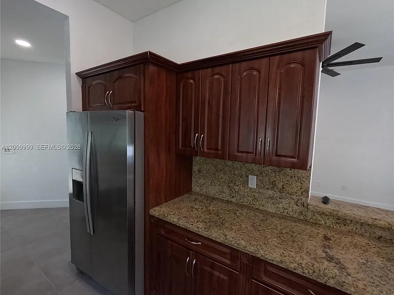 1211 SW 84th Ter — Photo 4