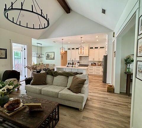 5th image of 1085 Lagrange Rd
