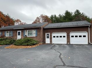 313 River Rd, Topsham, ME 04086