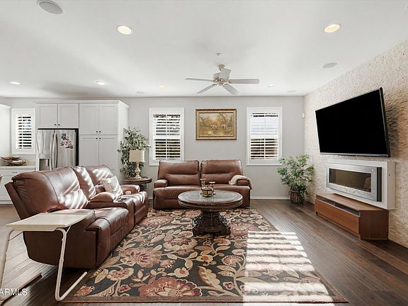 4th image of 3265 E MYRTABEL Way