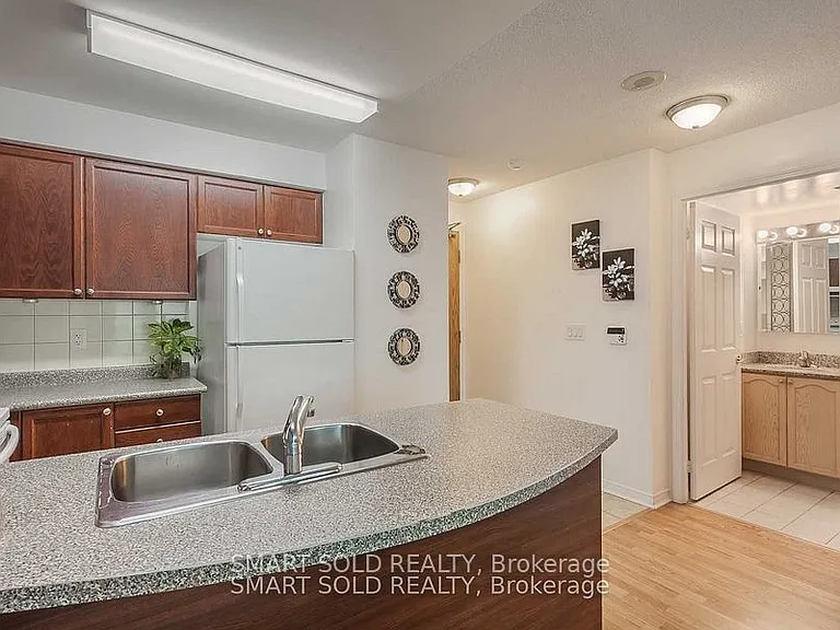 5508 Yonge St #706 — Photo 11
