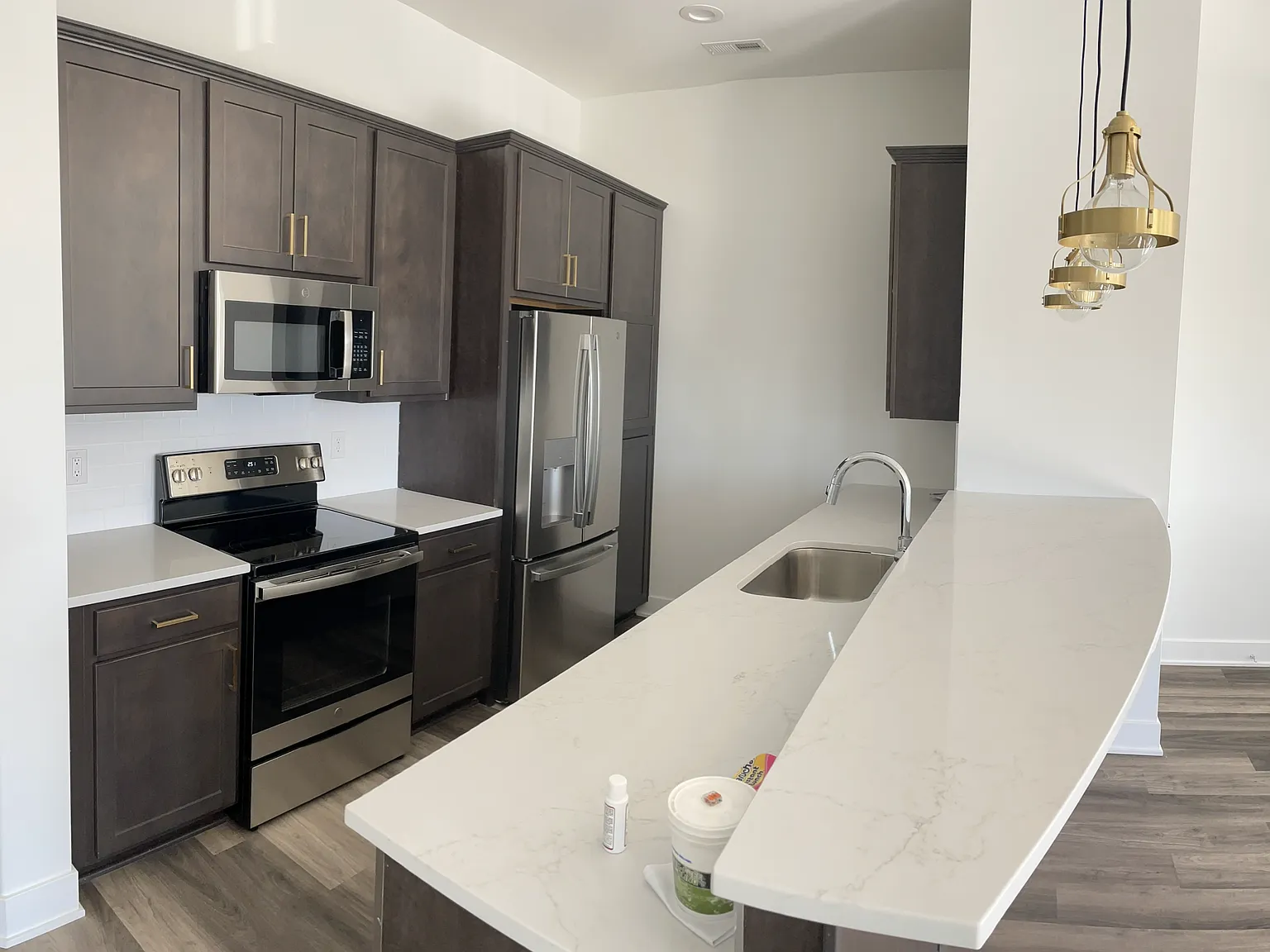2 bed, 1300 sqft, $2,400 — Photo 3