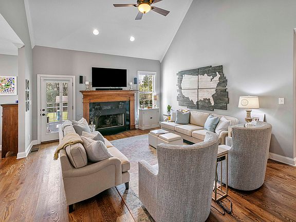 5th image of 1544 Laurens Glen Ln