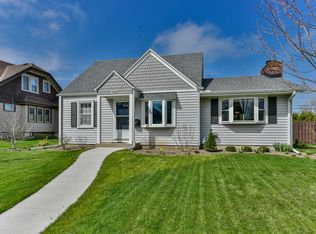718 Park Ave, South Milwaukee, WI 53172