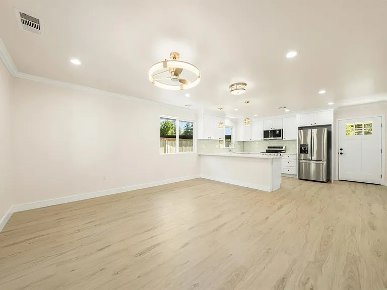 6122 Friendly Ct — Photo 5
