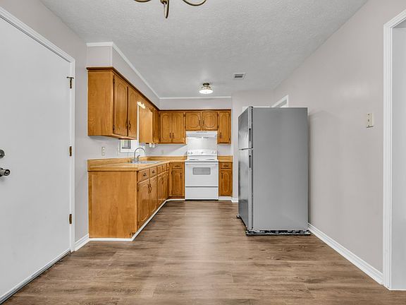 3rd image of 369 Concourse Rd