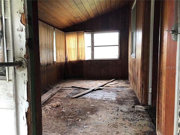 4th image of 2125 Cochran St