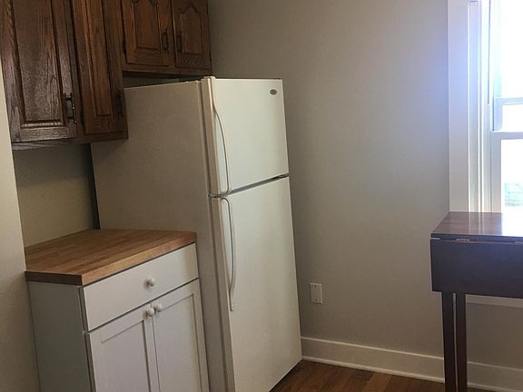 3rd image of 719 Excelsior Ave Unit B