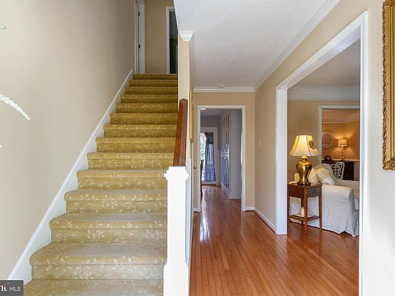 5th image of 429 Breezewood Dr