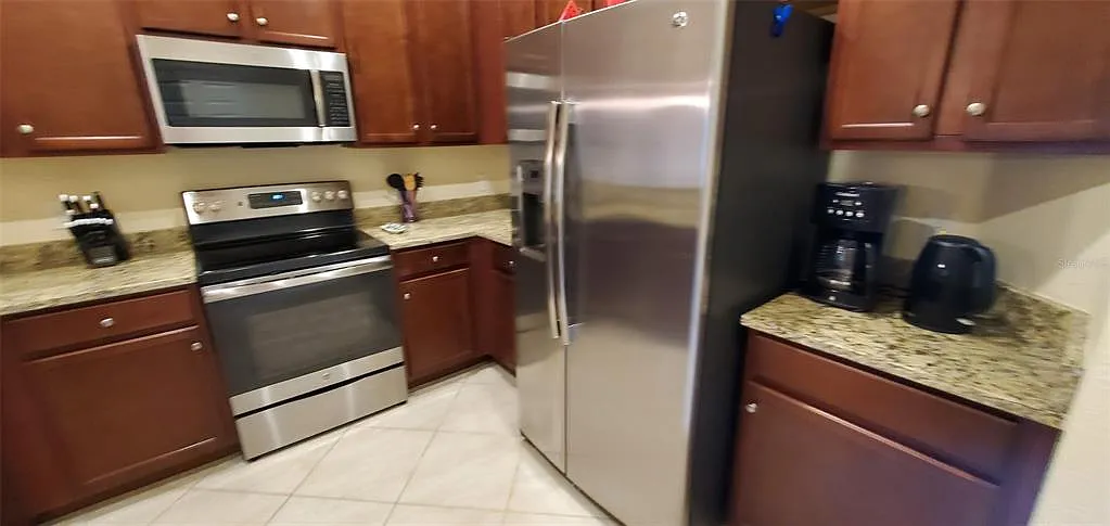 3 bed, 2.5 bath, 1949 sqft, $3,500 — Photo 4