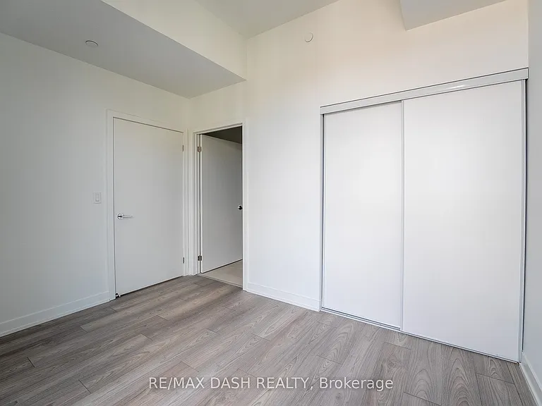 1007 The Queensway #606 — Photo 12