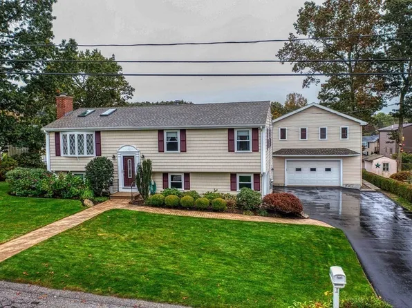 583 Wood St, Fall River, MA 02721