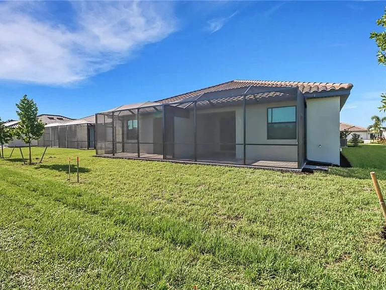 19708 Hinkley Dr — Photo 27