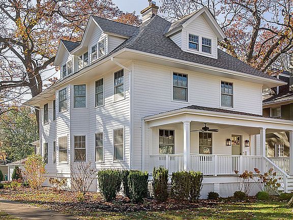 4th image of 801 Greenwood Ave