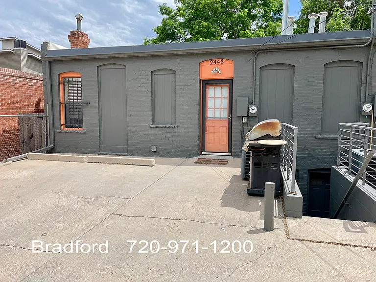 2443 W Argyle Pl — Photo 22