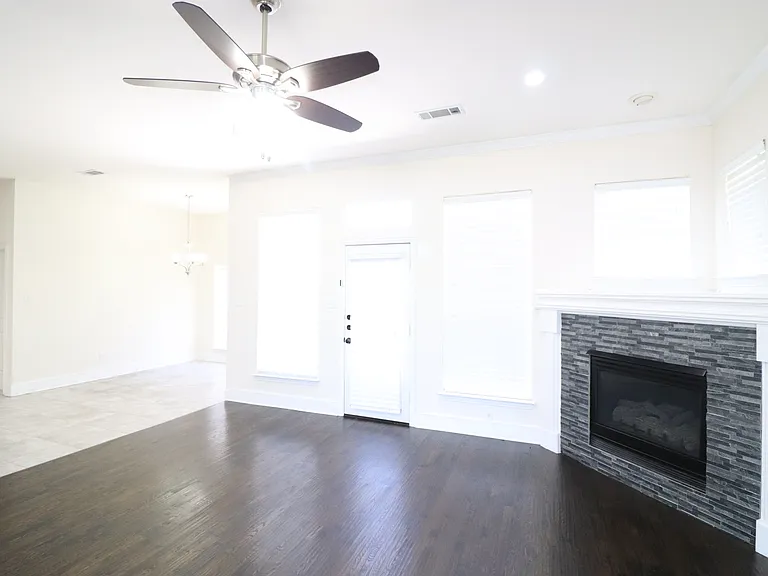 4041 Brazos Dr — Photo 7