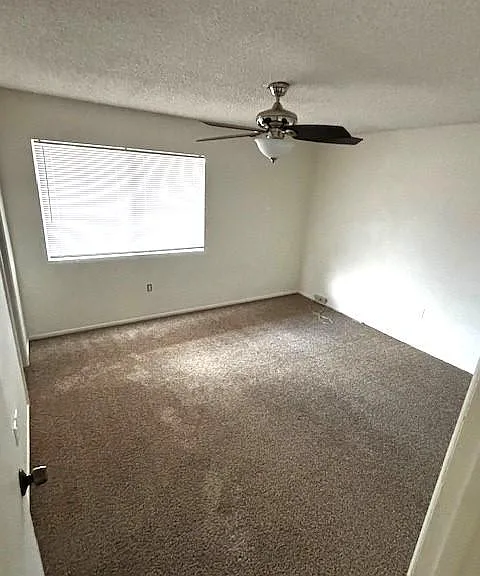 915 Malaga Pl — Photo 5