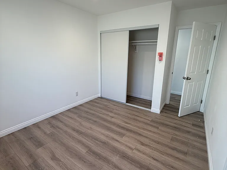 562 E Myrtle Ave — Photo 5