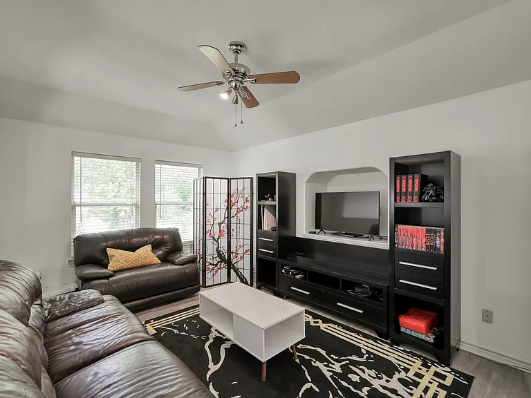 3215 Canterbury Ln — Photo 31