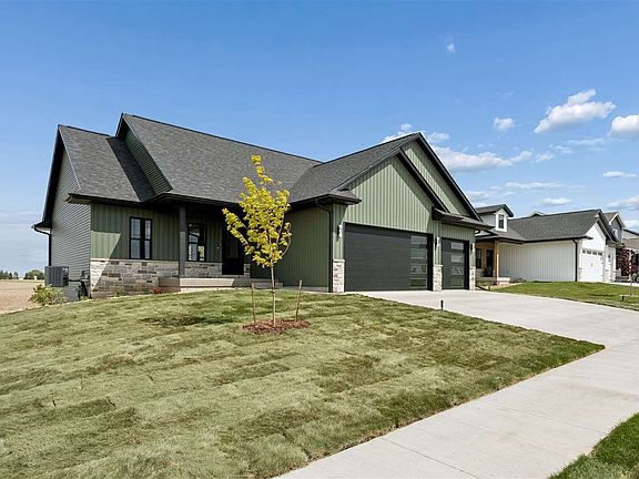 2nd image of 900 Crestview Dr