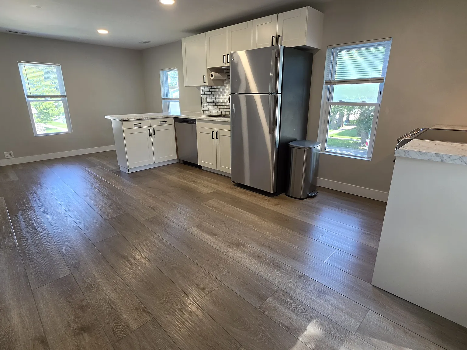 2 bed, 700 sqft, $1,425 — Photo 2