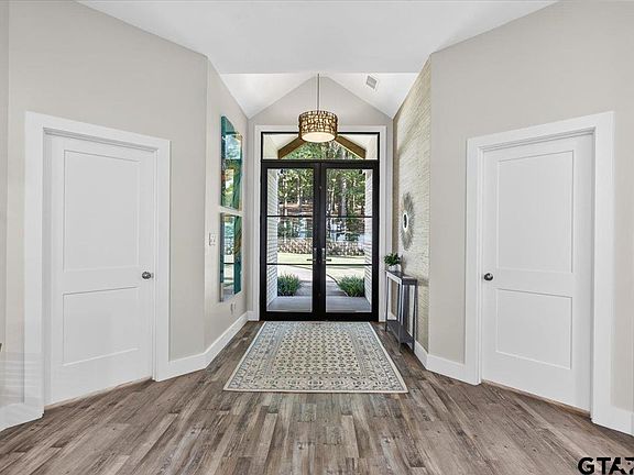 3rd image of 15740 Timberhill Dr