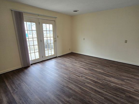 3rd image of 209 W School St #A